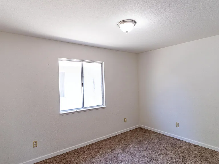 645 S Avenue 647A #647B-649B — Photo 11