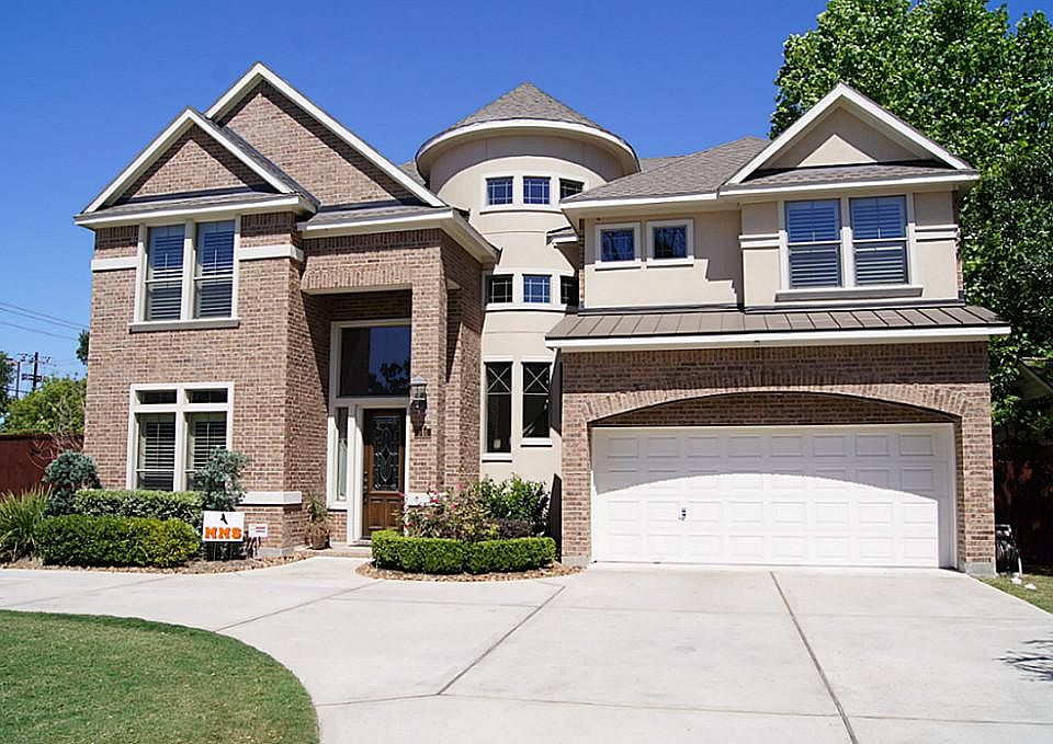 Gorgeous brick & stucco Partners in Building semi-custom home.