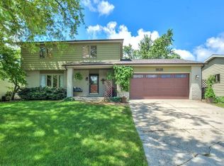 25 Brookshire Grn, Bloomington, IL