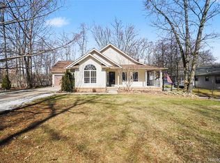 8530 Pineview Lake Dr, Linden, MI 48451