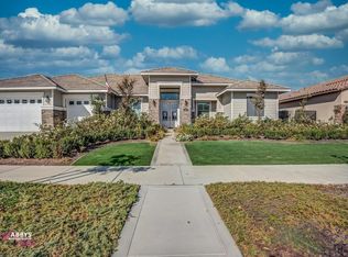 11710 Heliotrope Ct, Bakersfield, CA 93311