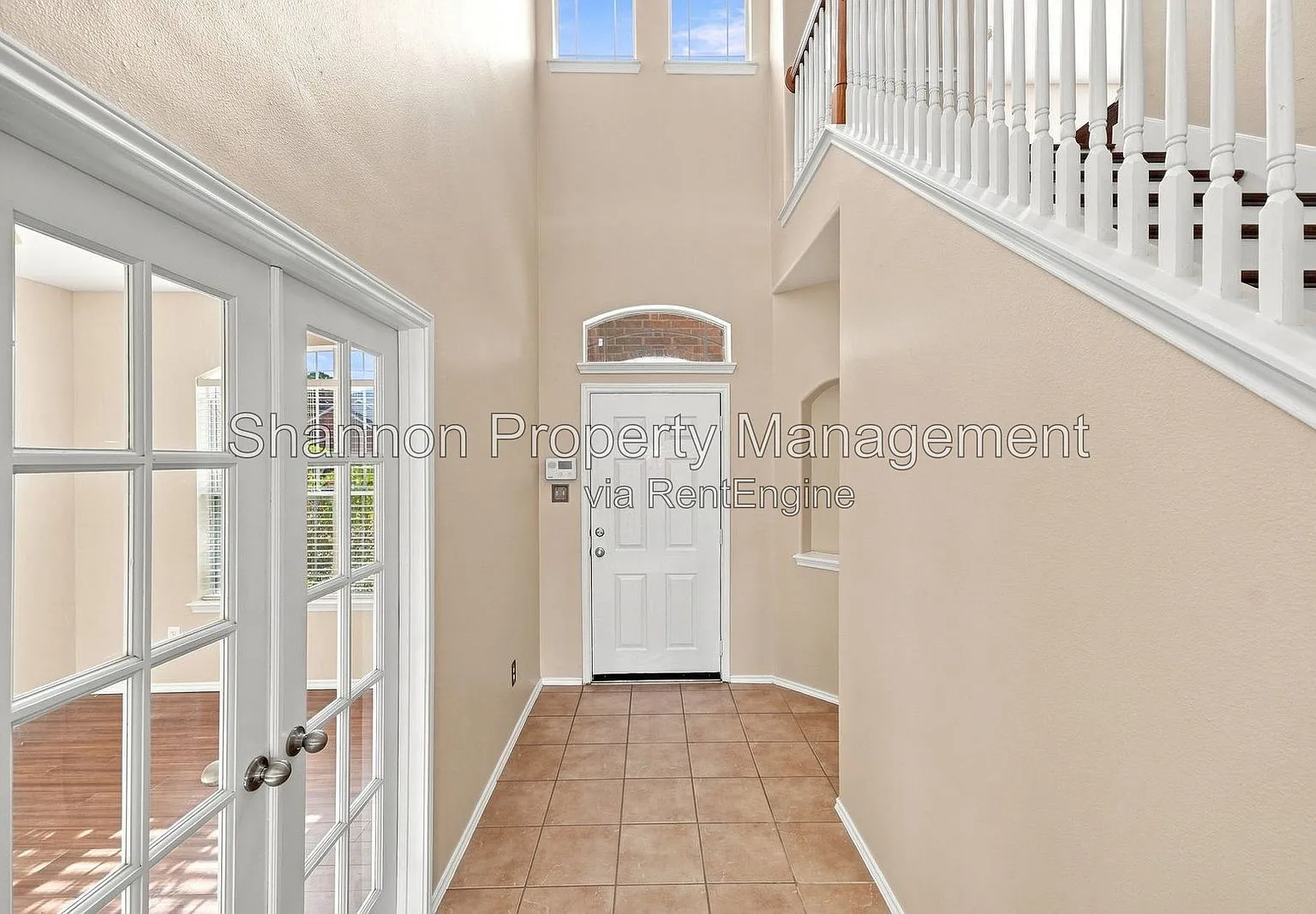 4 bed, 2.5 bath, 2860 sqft, $2,300 — Photo 4