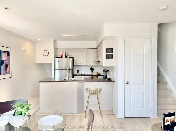 27 Sudbury St #2705, Toronto, ON M6J 3W6