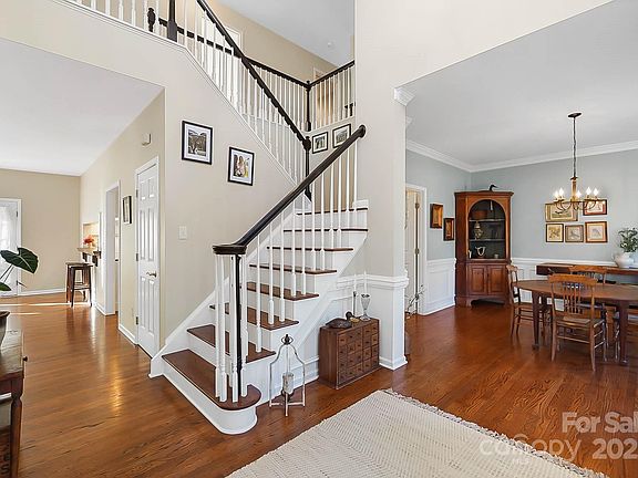 5th image of 10602 Persimmon Creek Dr