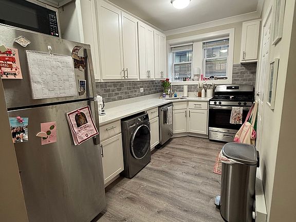 4th image of 3815 N Greenview Ave #3817.5-1E