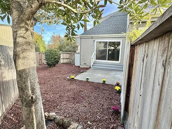 5th image of 7086 Fircrest Ave