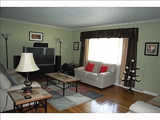 3rd image of 124 Serran Dr