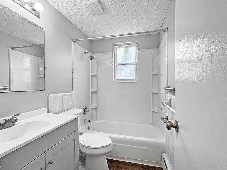 531 W 20th St #27 — Photo 2