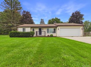 33 Davis Lake Rd, Lapeer, MI 48446