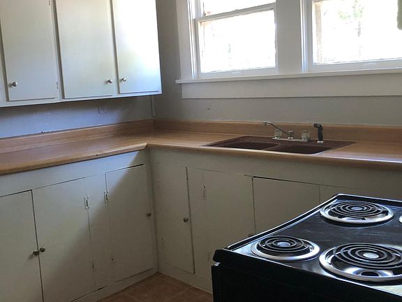 4th image of 2400 Pinehurst Blvd #1