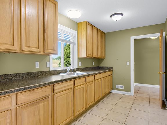 3rd image of 859 Shamrock Ln