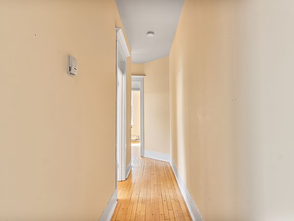 3rd image of 355 Elgin St #C