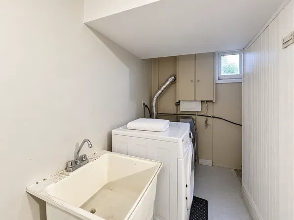1 Lucifer Dr #2, Toronto, ON M2J 4E6