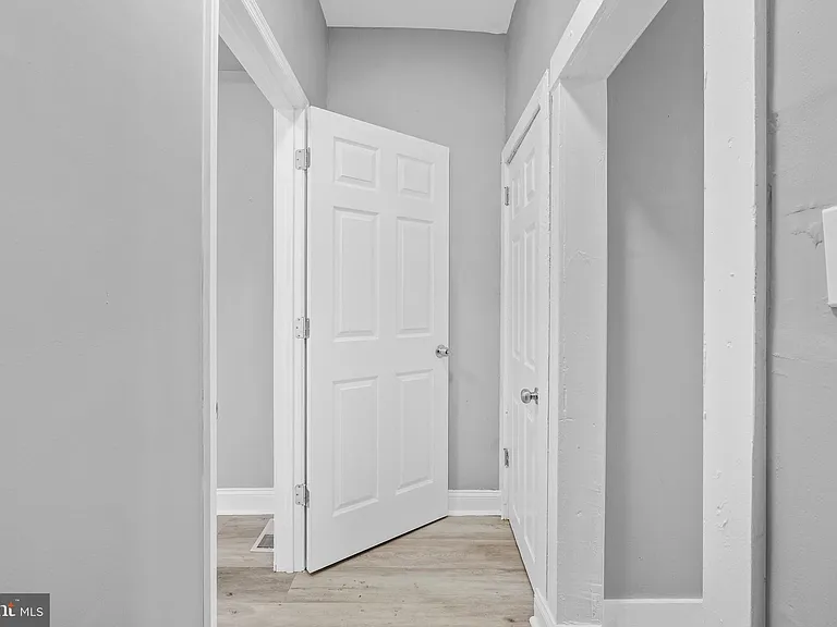 510 E Willard St — Photo 13