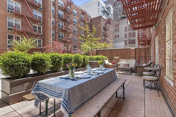 Sold by Compass | media 1