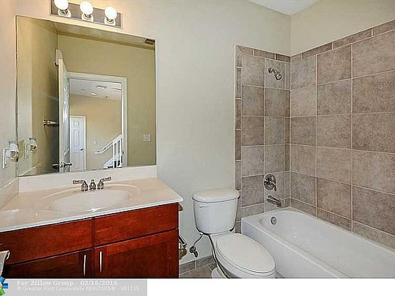 4th image of 1126 NE 18th Ct