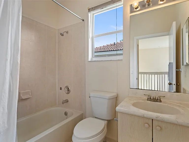 2215 NW 76th Ter — Photo 41