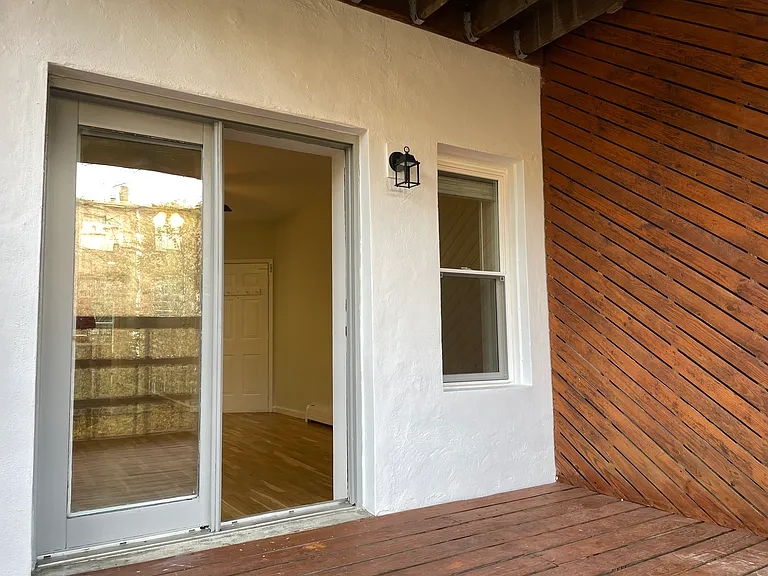 98 Bright St #2R — Photo 10