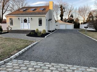 51 Willow St, Sayville, NY 11782