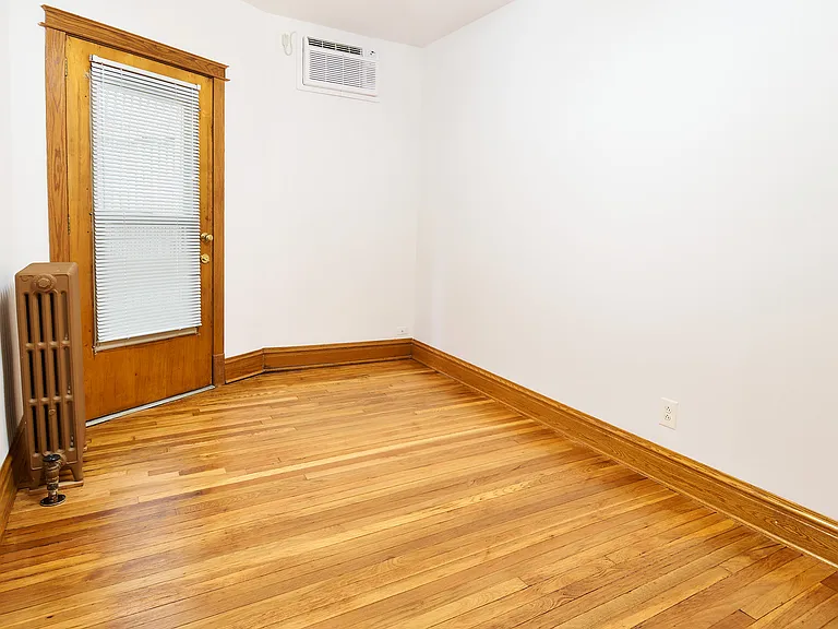 5615 N Winthrop Ave #1F — Photo 4