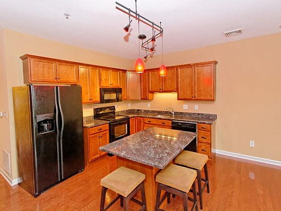 2nd image of 204 Avalon Pl