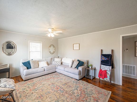 5th image of 552 Weaver St
