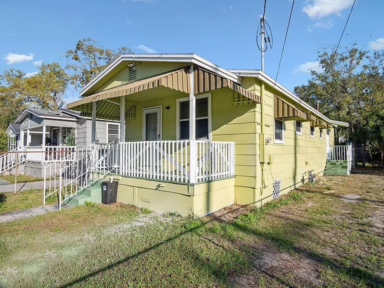 1141 Jessie St — Photo 3