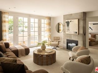 575 S Barrington Ave APT 204, Los Angeles, CA 90049