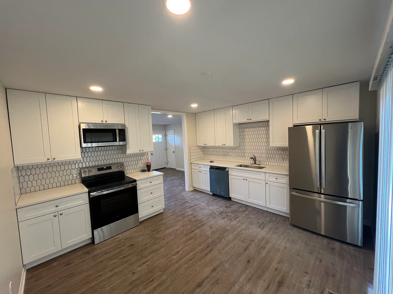 4 bed, 1950 sqft, $2,595 — Photo 3