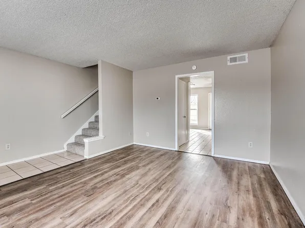 174 Clay Dr #160, Edmond, OK 73013