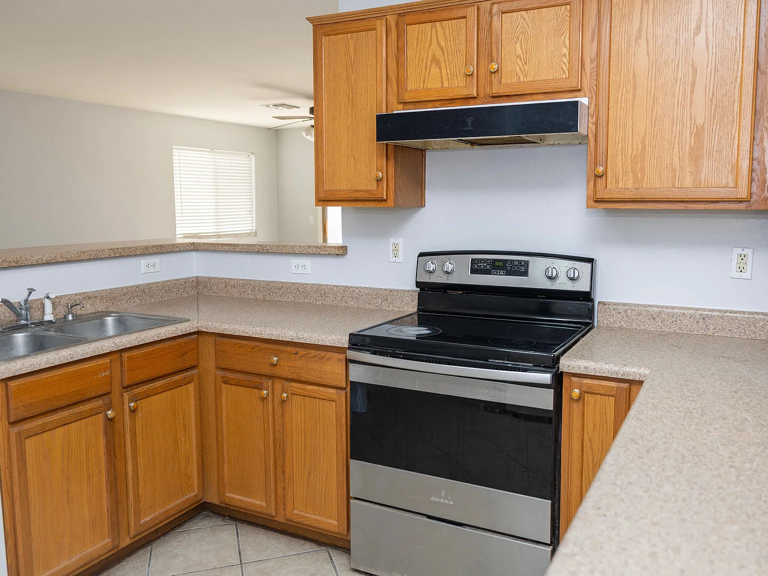 4 bed, 2.0 bath, 1570 sqft, $1,950 — Photo 4