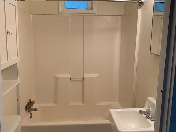 5th image of 506 Short St W
