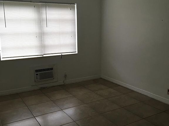 5th image of 550 NE 20th St APT 3A