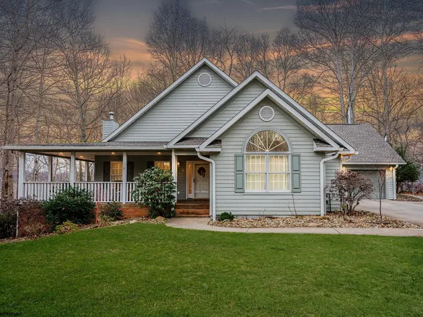 89 Northwoods Dr, Morgantown, WV 26508