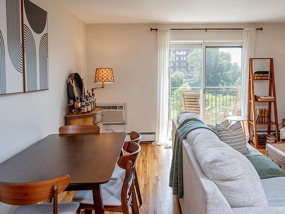 4th image of 2928 Dean Pkwy APT 4B