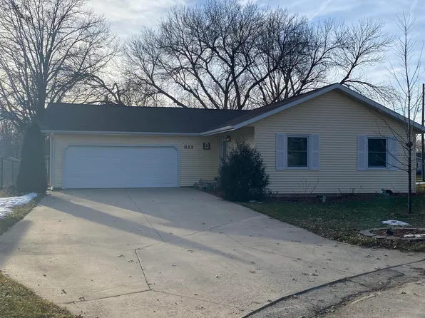 311 15th Avenue Pl, Independence, IA 50644