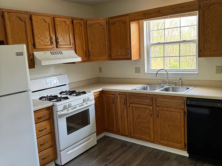 159 Londonderry Dr #F — Photo 4