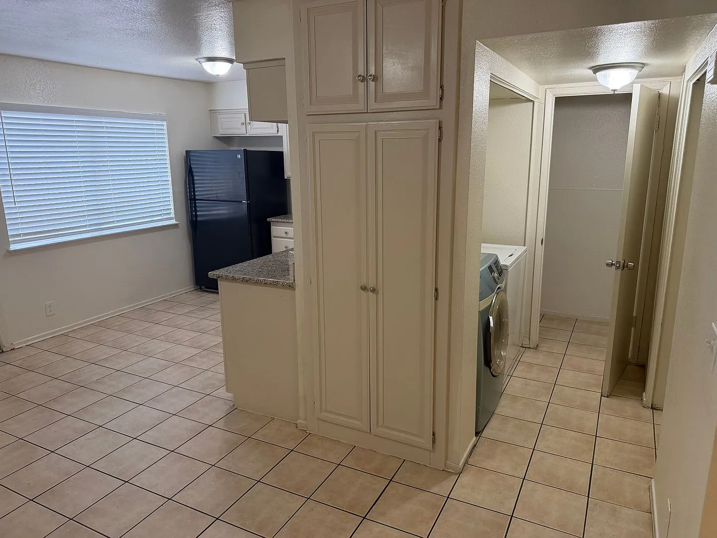 4 Bedroom 1.5 Bathroom Cheyenne & Civic Center — Photo 4