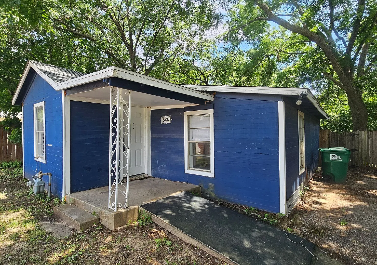 Open Concept 2 Bedroom! — Photo 1