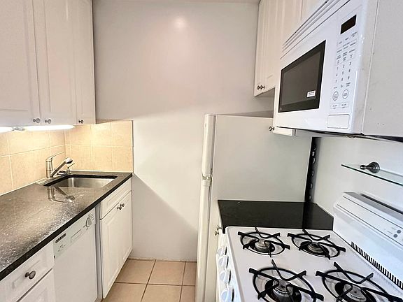 3rd image of 135 E 17th St #3S