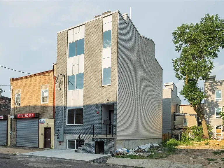 2225 N 8th St #2 — Photo 1