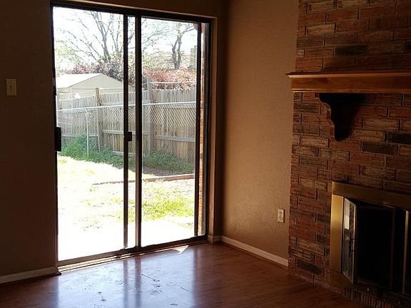 3rd image of 106 Bridle Dr