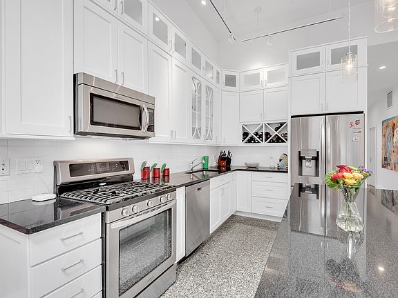 5th image of 153 Mercer St APT 5