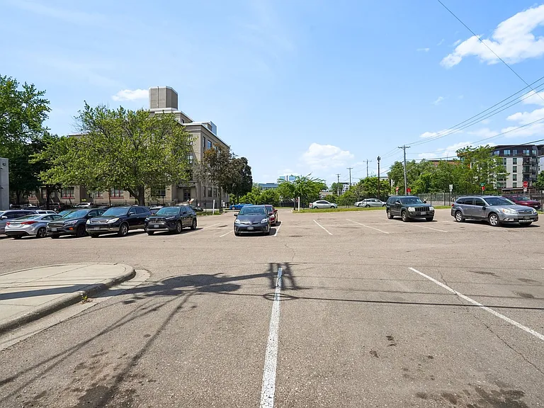 Uptown Square Apartments — Photo 28