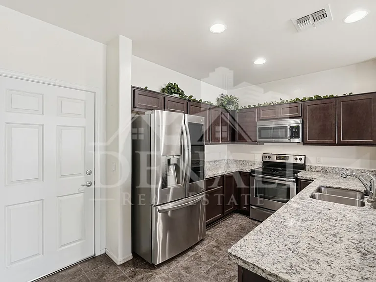 4162 N Thurston Ln #100 — Photo 7