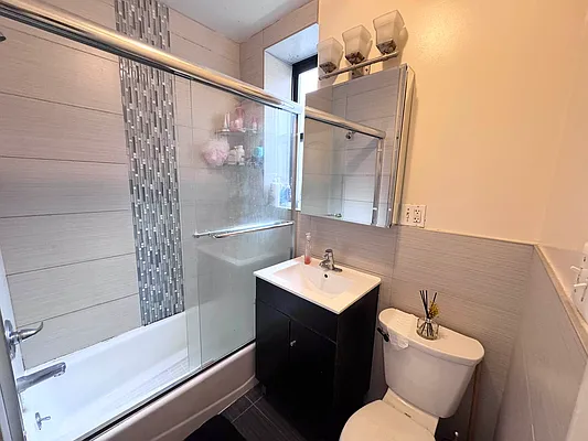 Rented by Amorelli Realty | media 5