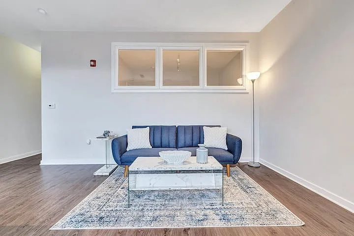 1200 Manor Residence — Photo 4