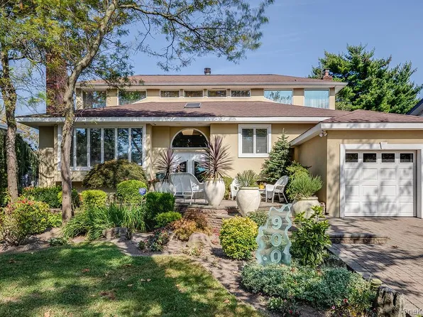 900 Kilmer Lane, North Woodmere, NY 11581