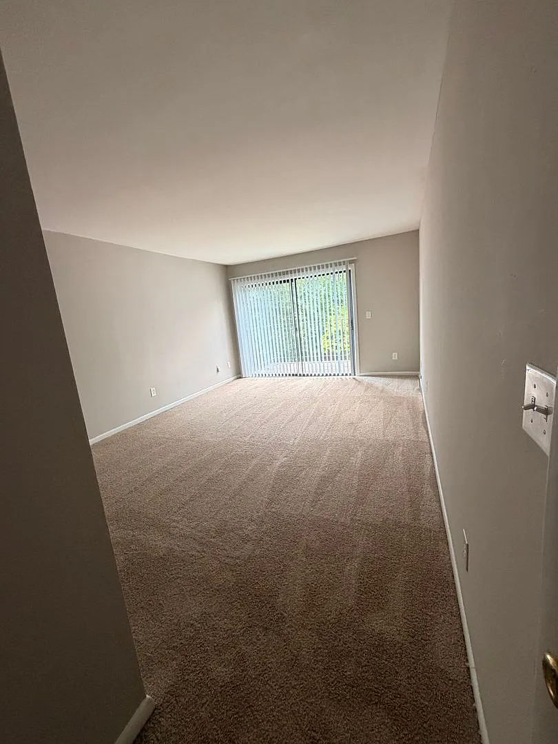 Looking For Convenience? Well, Look No Further! Located directly on the Lynx Blue Line 15 minutes... — Photo 3