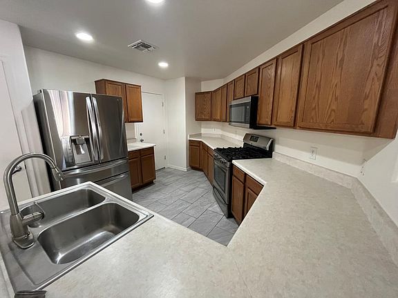 5th image of 7054 S Greeneyes Ln